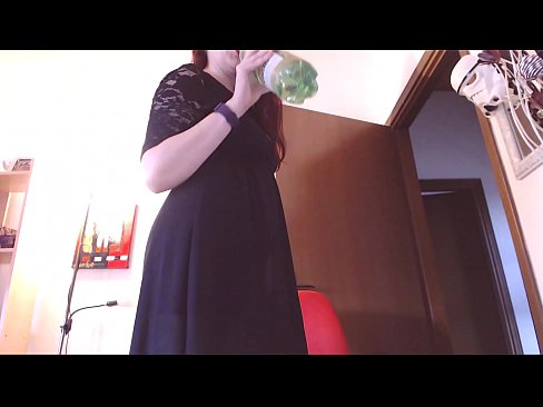 ❤️ Un escravo sumiso que adora as bragas sucias e deliciosas vese obrigado a masturbarse despois de ver este vídeo! ️ Porno duro en nós ❌