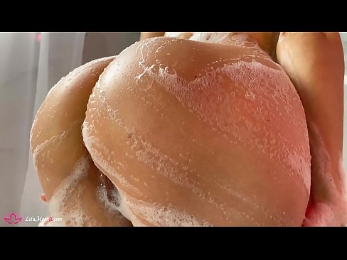 ❤️ Morena masturba o coño cun vibrador ata un orgasmo intenso na ducha ️ Porno duro en nós ❌