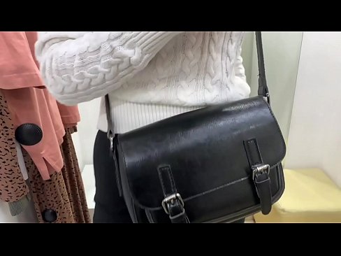 ❤️ Masturbación pública da nova cadela FeralBerry cun consolador no probatorio ️ Porno duro en nós ❌