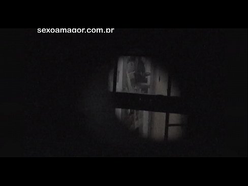 ❤️ Blondie é gravada en segredo por un voyeur do barrio escondido detrás de ladrillos ocos ️ Porno duro en nós ❌