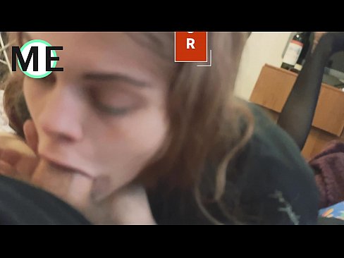 ❤️ Palo de garganta, pantalóns rasgados e tacóns rasgados agradable de coñecer ️ Porno duro en nós ❌
